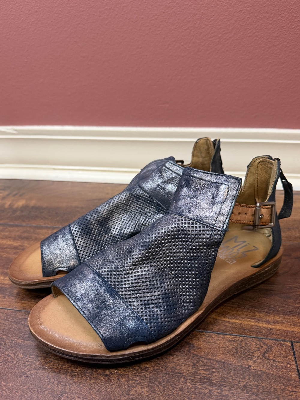 Miz Mooz Fiona Metallic Navy Perforated Open-Toe Sandal Size 9